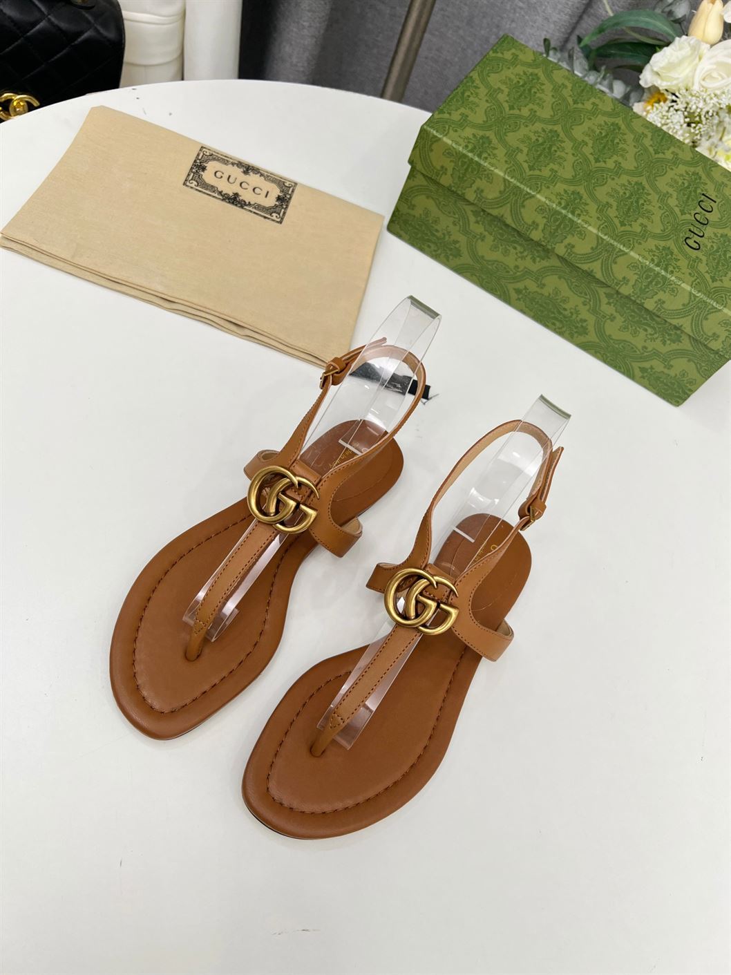 GUCCI WOMEN'S DOUBLE G THONG SANDAL BROWN LEATHER - GSL020