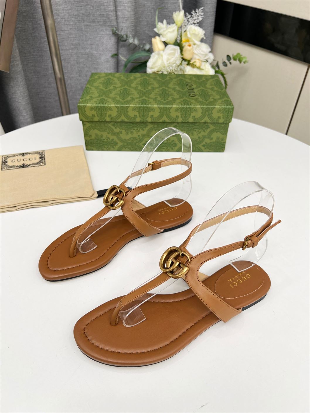 GUCCI WOMEN'S DOUBLE G THONG SANDAL BROWN LEATHER - GSL020