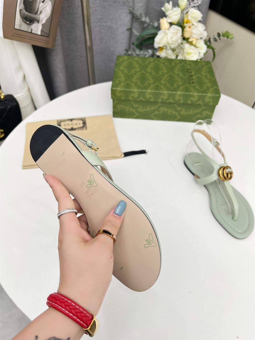 GUCCI WOMEN'S DOUBLE G THONG SANDAL LIGHT GREEN LEATHER - GSL019