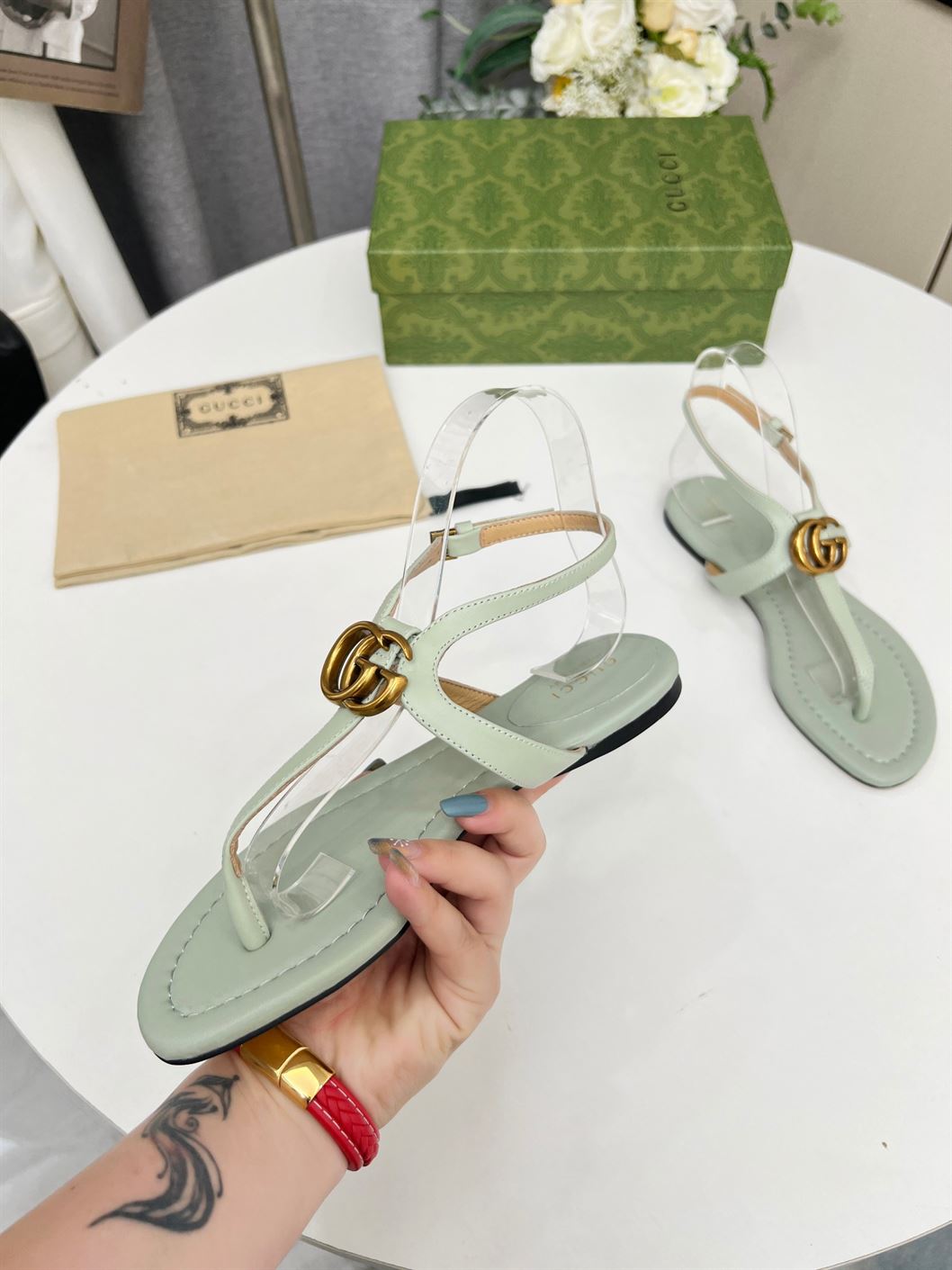GUCCI WOMEN'S DOUBLE G THONG SANDAL LIGHT GREEN LEATHER - GSL019