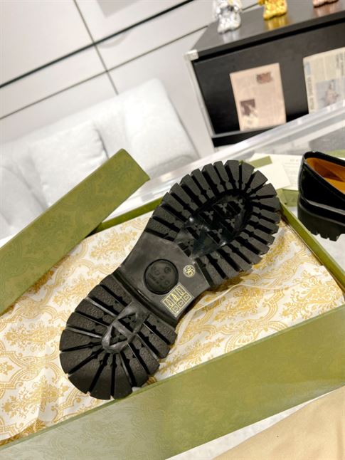 GUCCI WOMEN'S LUG SOLE LOAFER - GL027