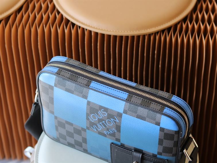 LOUIS VUITTON ALPHA MESSENGER DAMIER GRAPHITE GIANT BLUE - LVB044