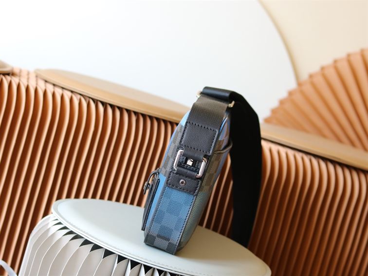 LOUIS VUITTON ALPHA MESSENGER DAMIER GRAPHITE GIANT BLUE - LVB044