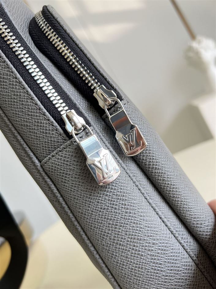 LOUIS VUITTON AVENUE SLING BAG TAIGA - LVB029