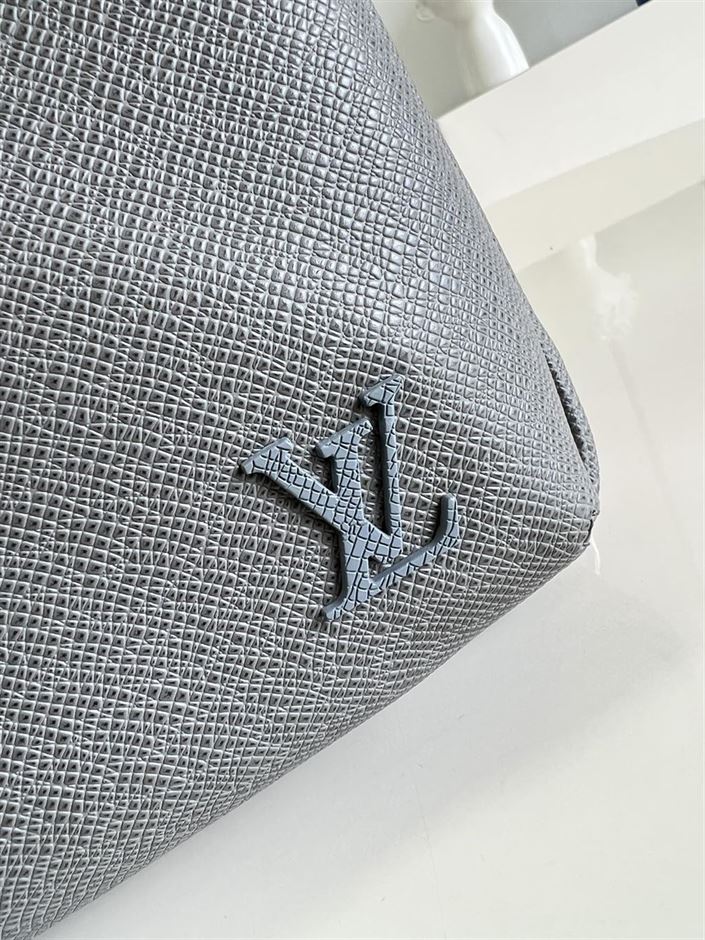 LOUIS VUITTON AVENUE SLING BAG TAIGA - LVB029