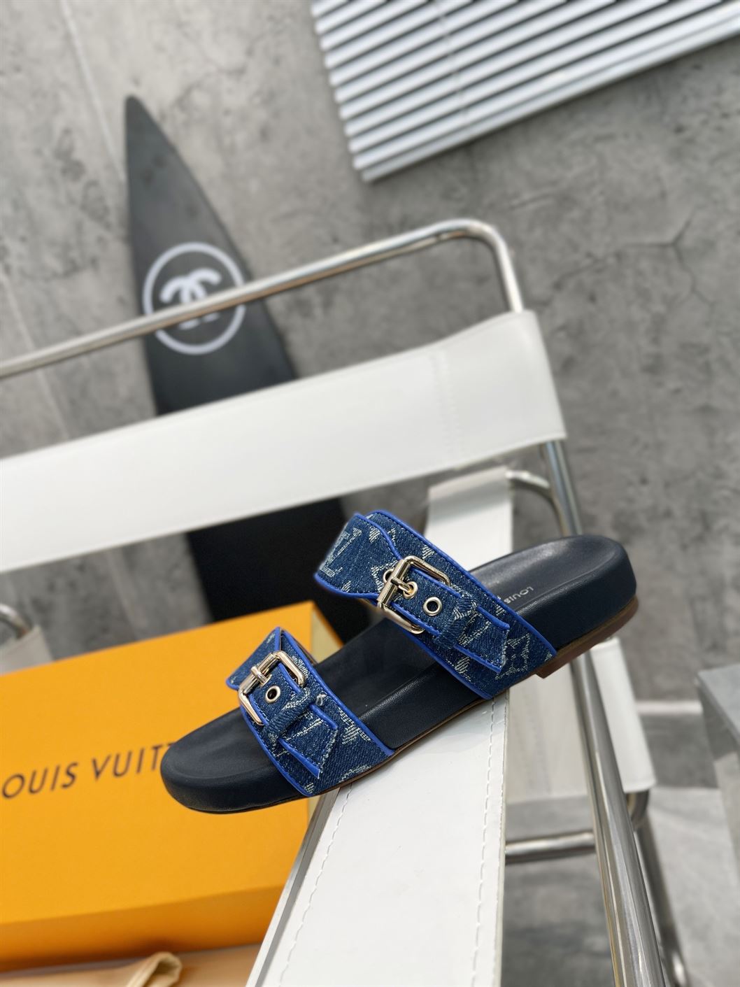 LOUIS VUITTON BOM DIA FLAT MULE - LVSD036