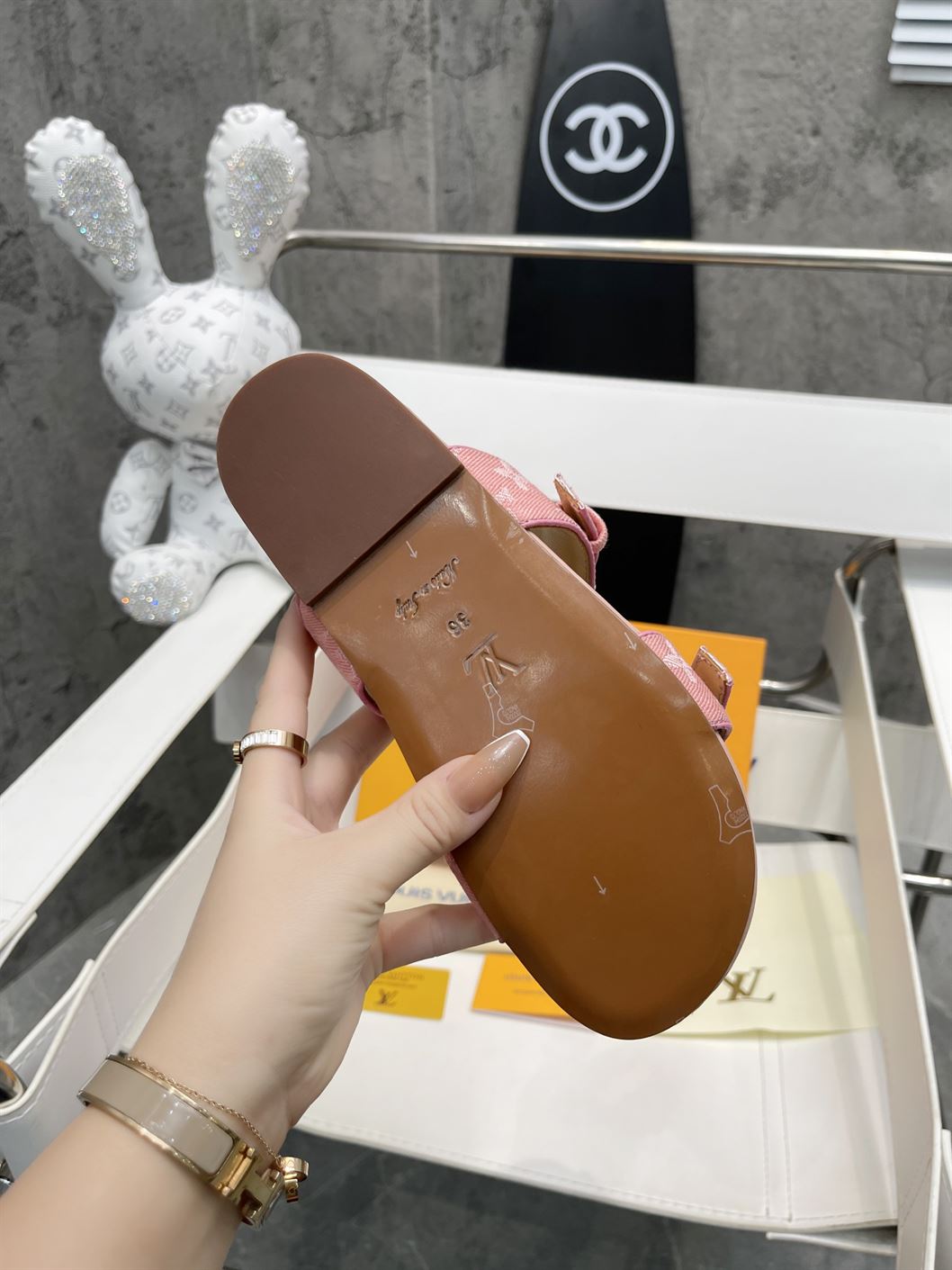 LOUIS VUITTON BOM DIA FLAT MULE - LVSD037