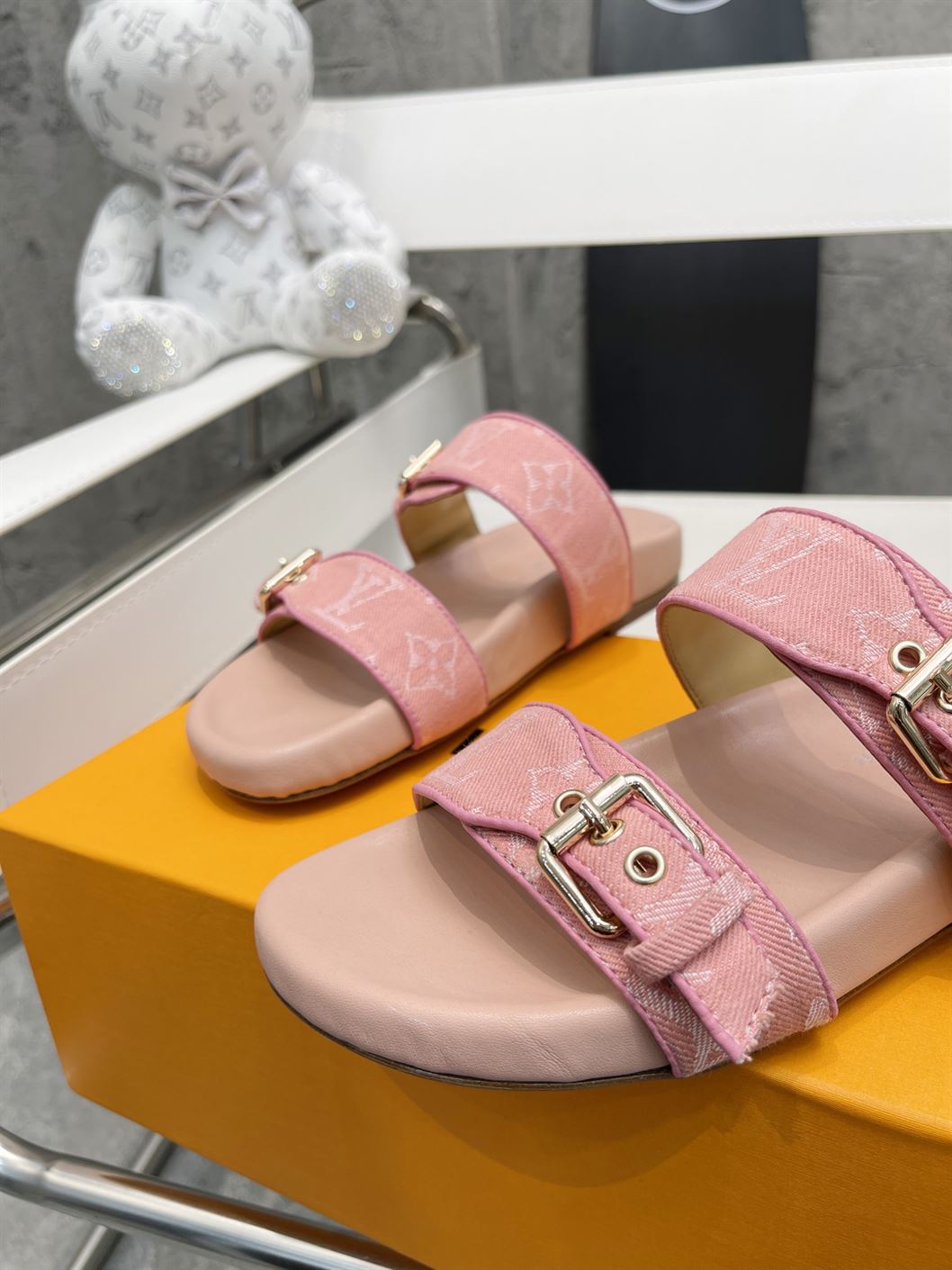 LOUIS VUITTON BOM DIA FLAT MULE - LVSD037