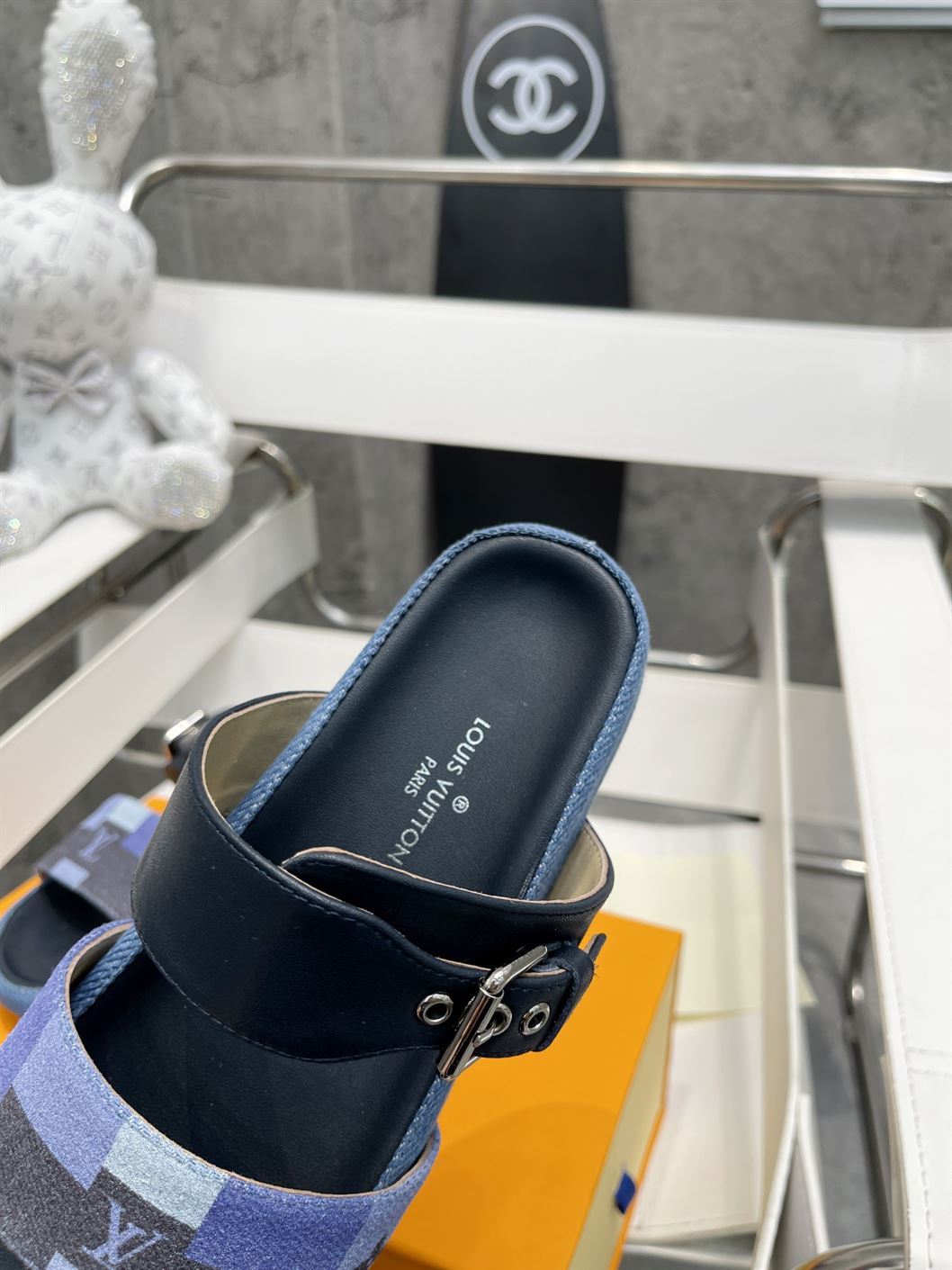 LOUIS VUITTON BOM DIA FLAT MULE - LVSD038