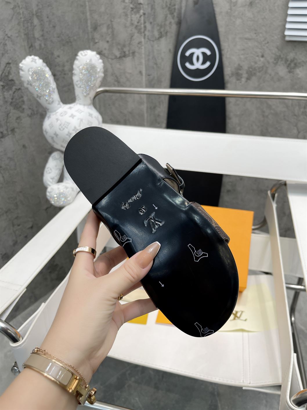 LOUIS VUITTON BOM DIA FLAT MULE - LVSD040