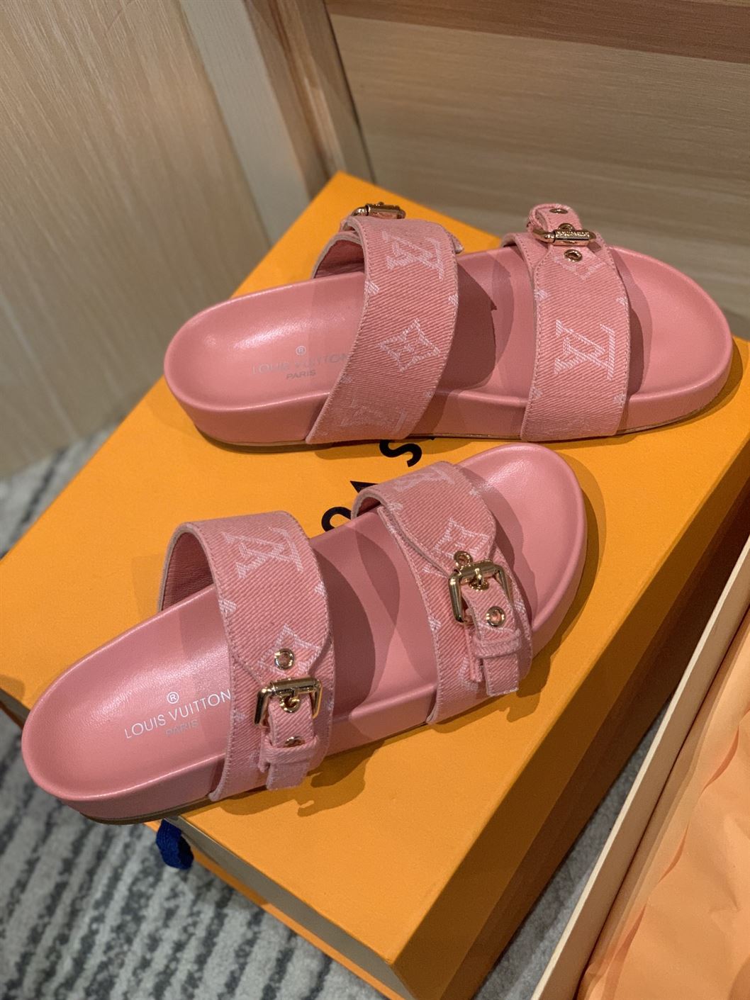 LOUIS VUITTON BOM DIA FLAT MULE - LVSD047