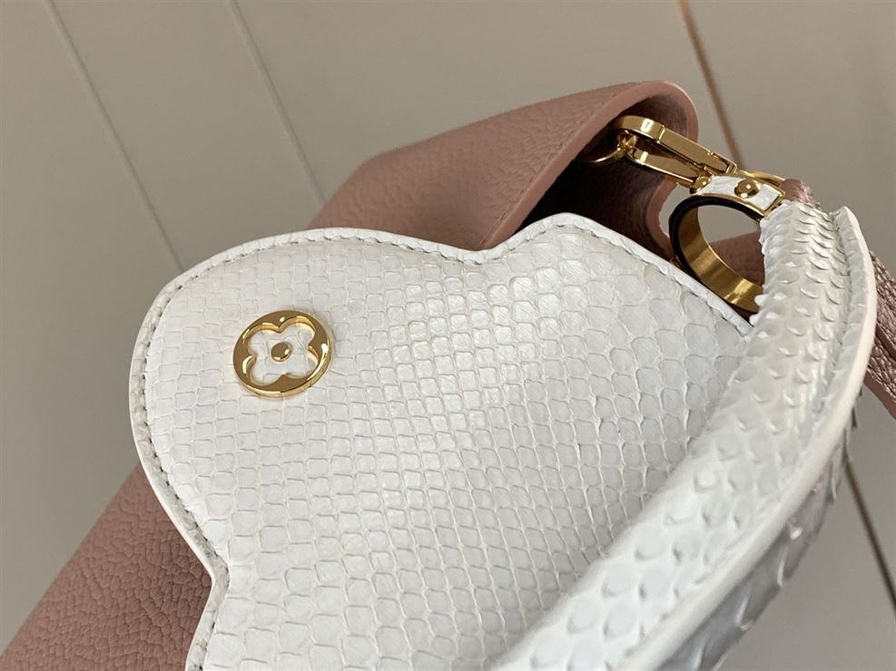 LOUIS VUITTON CAPUCINES BB Pink