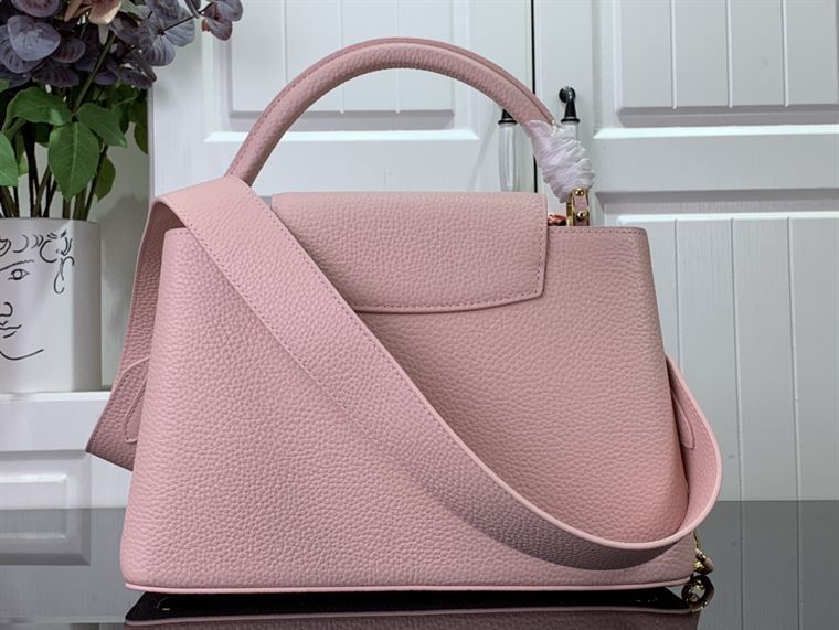 LOUIS VUITTON CAPUCINES MM Rose