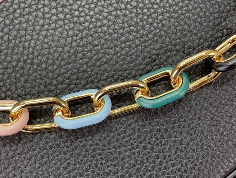 LOUIS VUITTON CAPUCINES MM BLACK