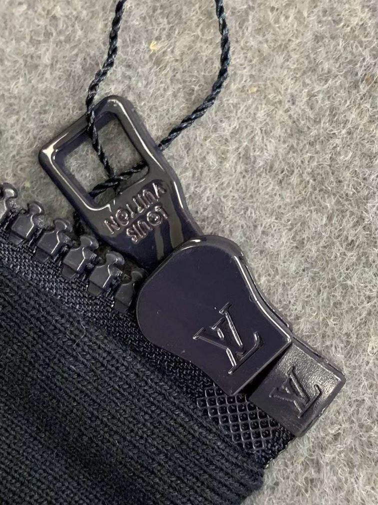 LOUIS VUITTON COAT - LVC010