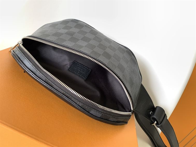 LOUIS VUITTON DISCOVERY BUMBAG DAMIER GRAPHITE - LVB065