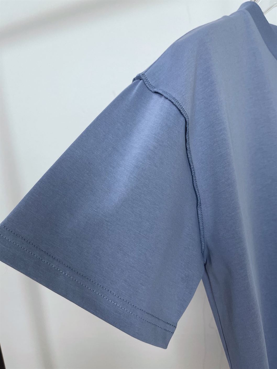 LOUIS VUITTON EMBOSSED LV T-SHIRT - LVTS073