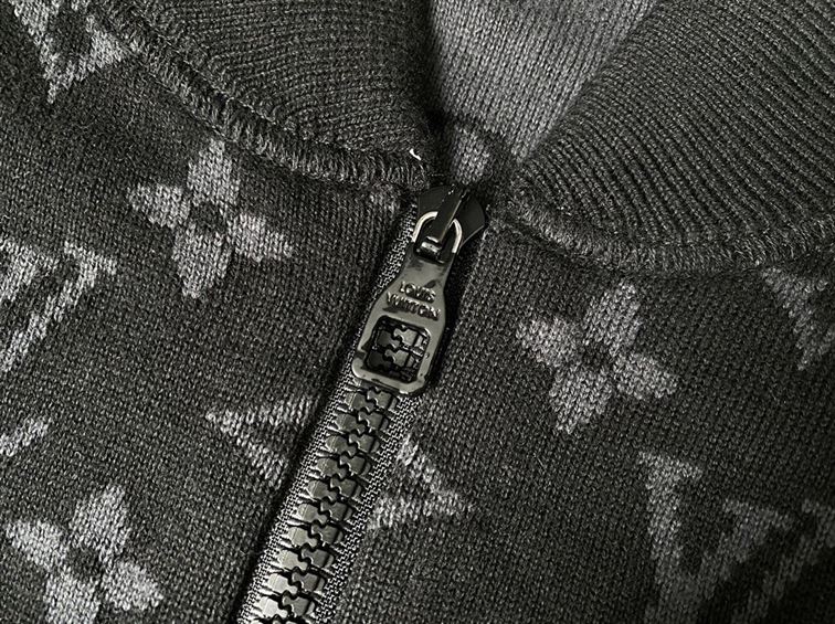 LOUIS VUITTON GRAFFITI ZIPPED BLOUSON - LVC033