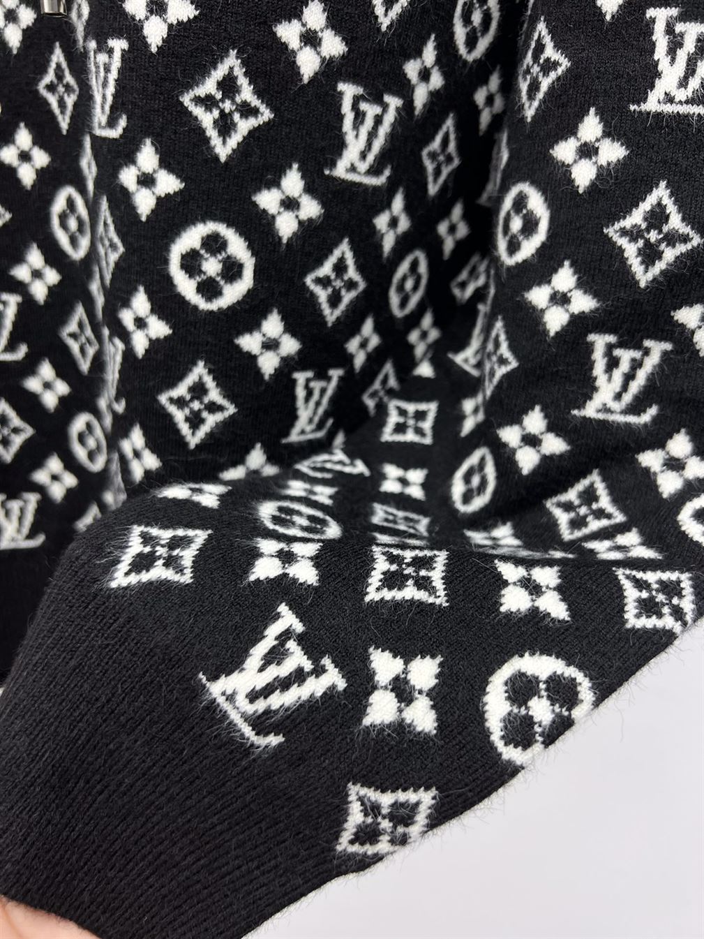 LOUIS VUITTON HOODIE - LVH022