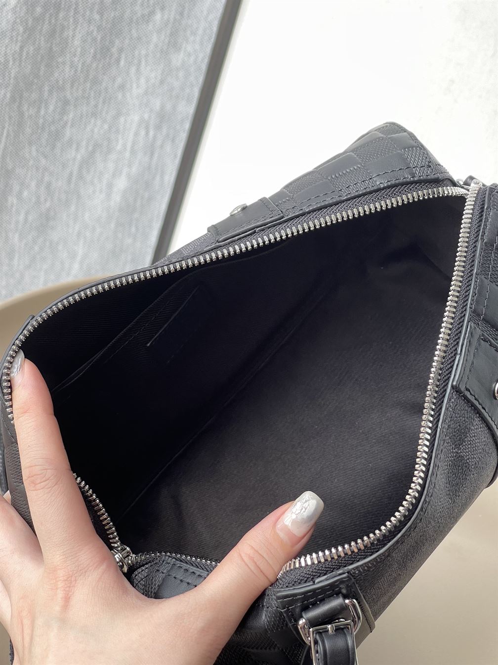 LOUIS VUITTON LV CITY KEEPALL BAG - LVB068