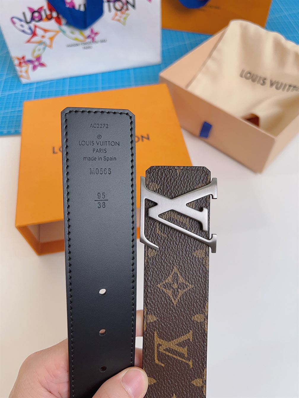 LOUIS VUITTON LV INITIALES 40MM REVERSIBLE BELT - LBE028