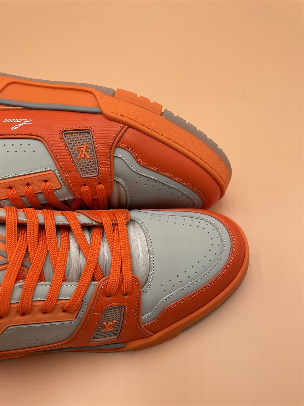 LOUIS VUITTON LV TRAINER SNEAKER - LVS061