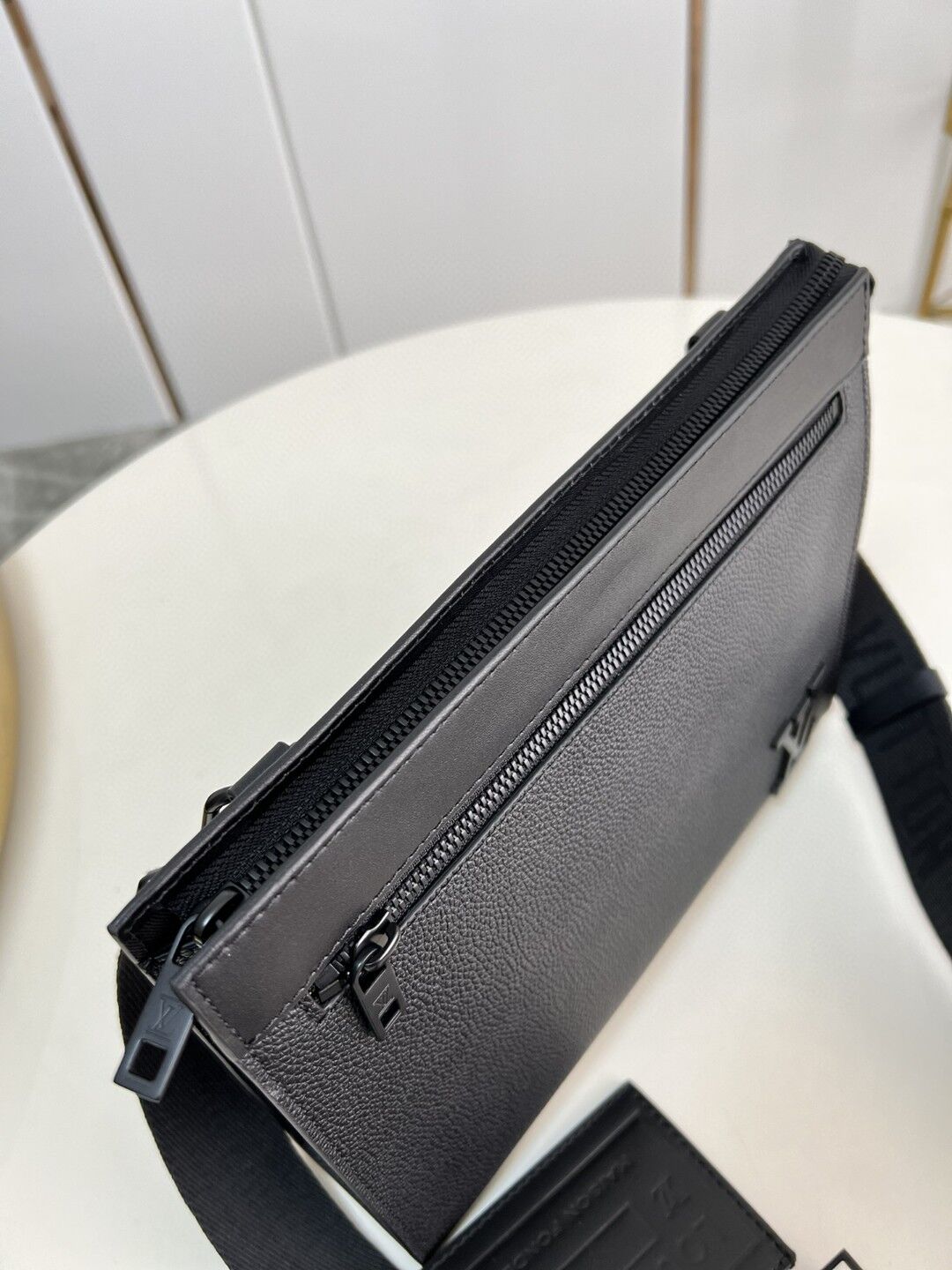 LOUIS VUITTON MESSENGER VOYAGE BLACK AEROGRAM COWHIDE LEATHER - LVB003