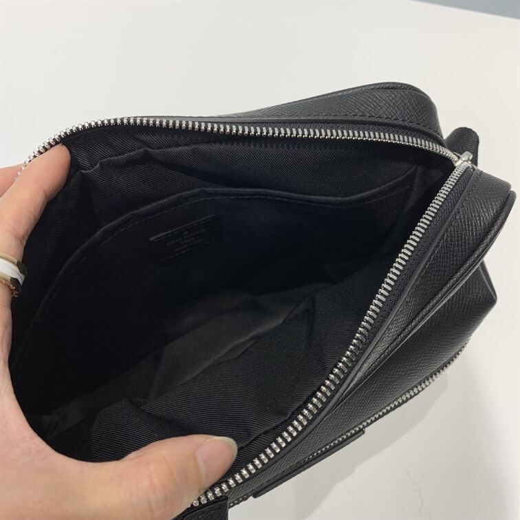 LOUIS VUITTON OUTDOOR MESSENGER - LVB018