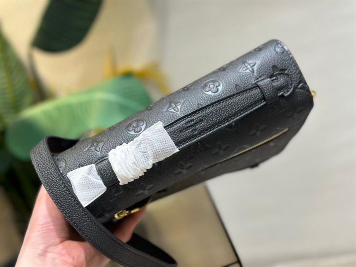 LOUIS VUITTON POCHETTE METIS MONOGRAM