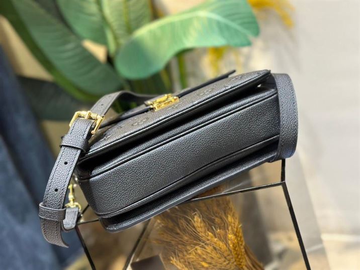 LOUIS VUITTON POCHETTE METIS MONOGRAM