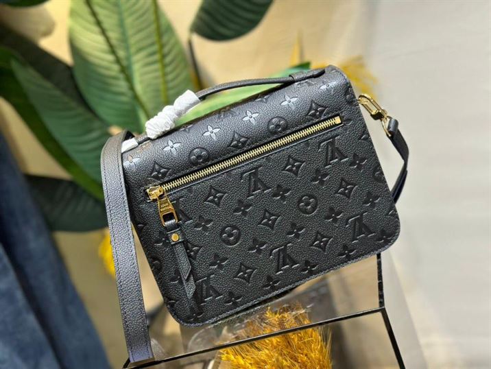 LOUIS VUITTON POCHETTE METIS MONOGRAM