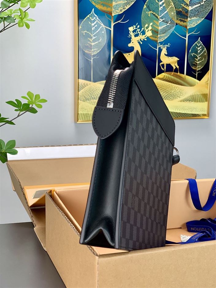 LOUIS VUITTON POCHETTE VOYAGE WALLET