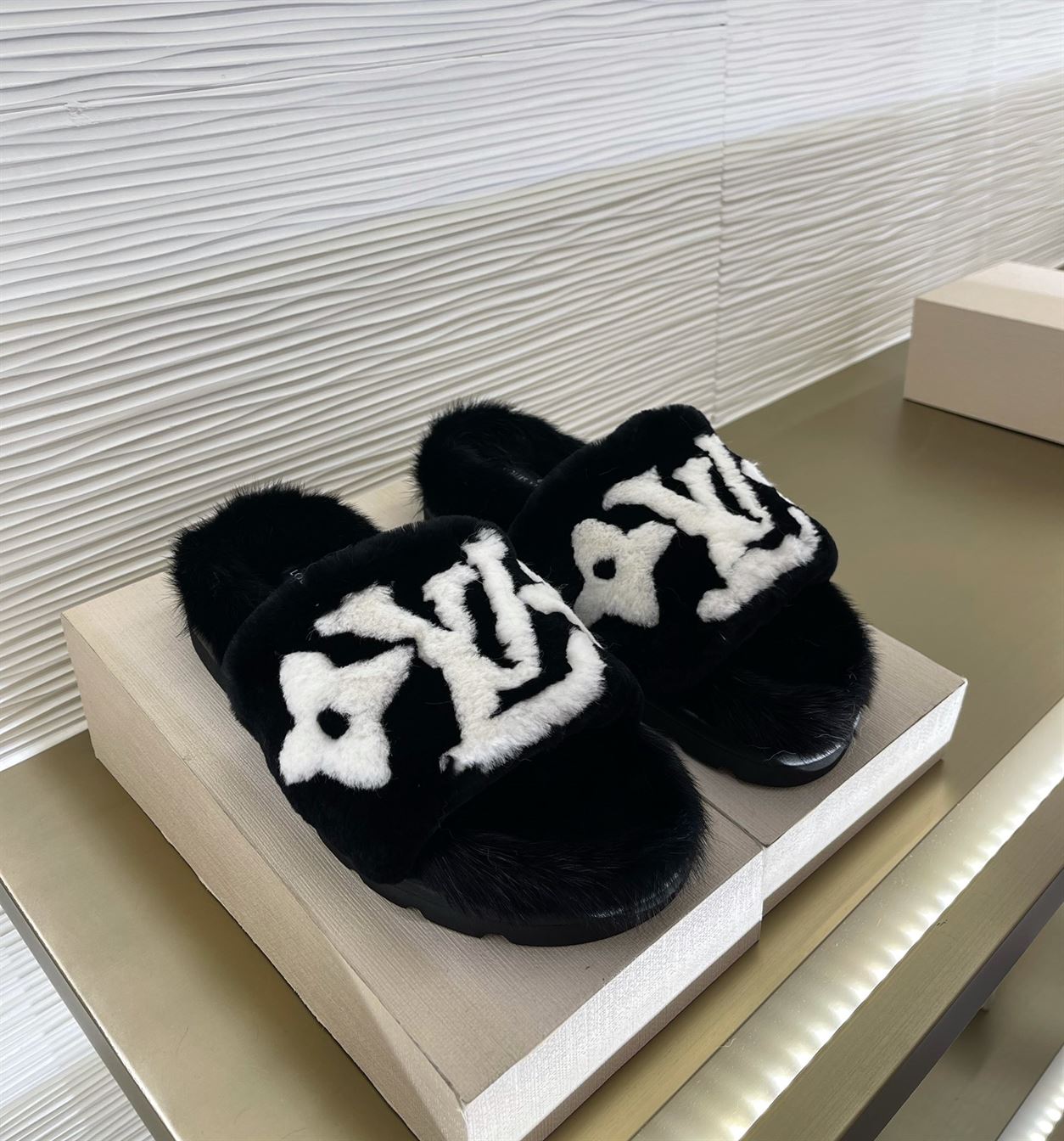 LOUIS VUITTON POOL PILLOW COMFORT MULES - LVSD053