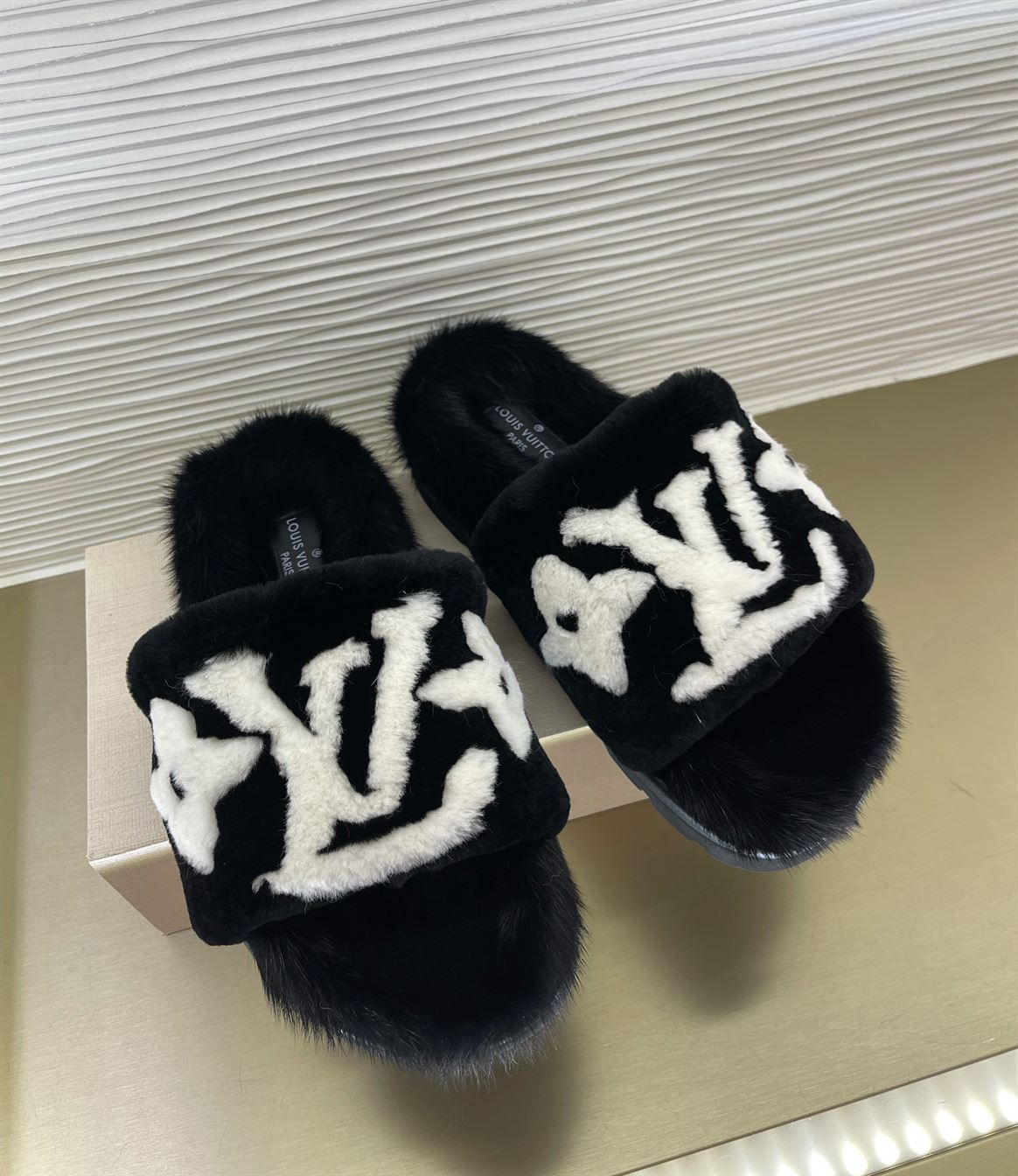 LOUIS VUITTON POOL PILLOW COMFORT MULES - LVSD053