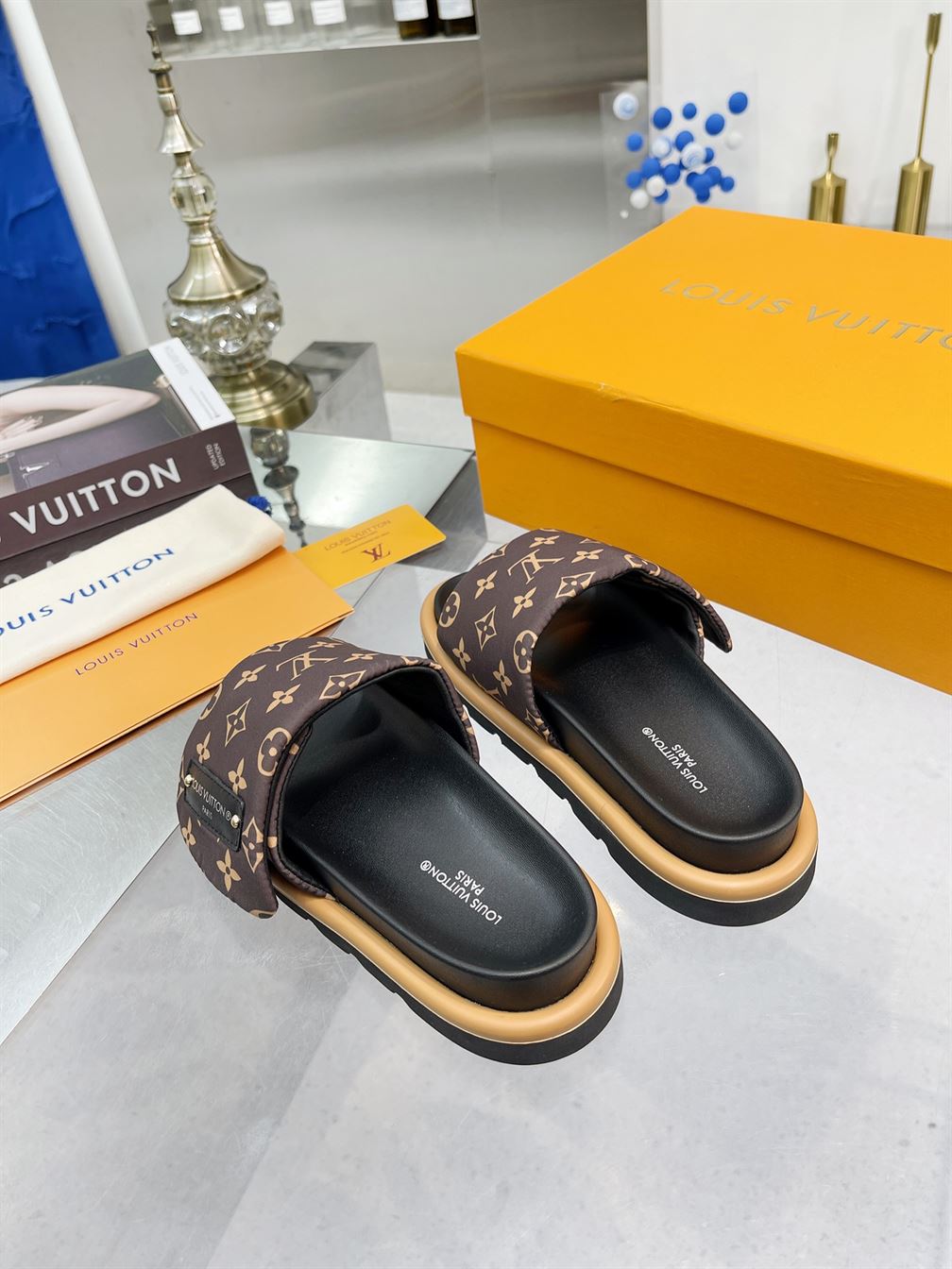 LOUIS VUITTON POOL PILLOW FLAT COMFORT MULE - LVSD001