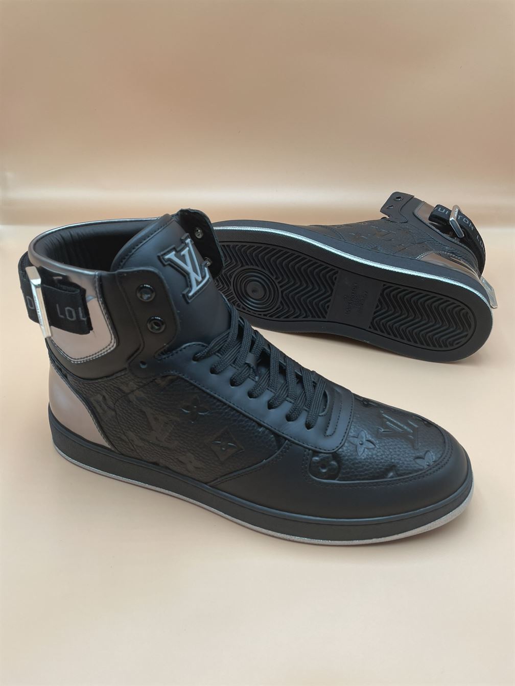 LOUIS VUITTON RIVOLI BOOTS - LVS103