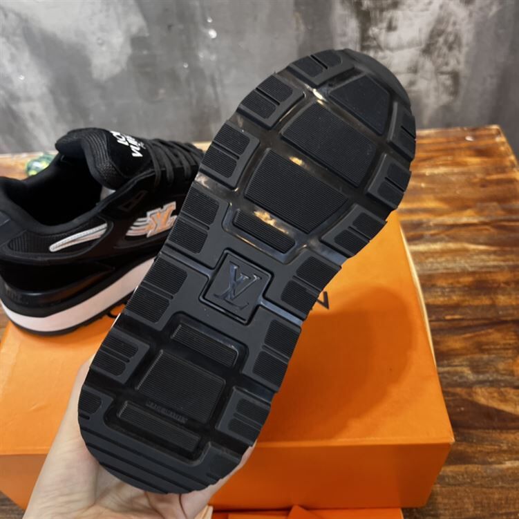 LOUIS VUITTON RUN AWAY SNEAKER - LVS010