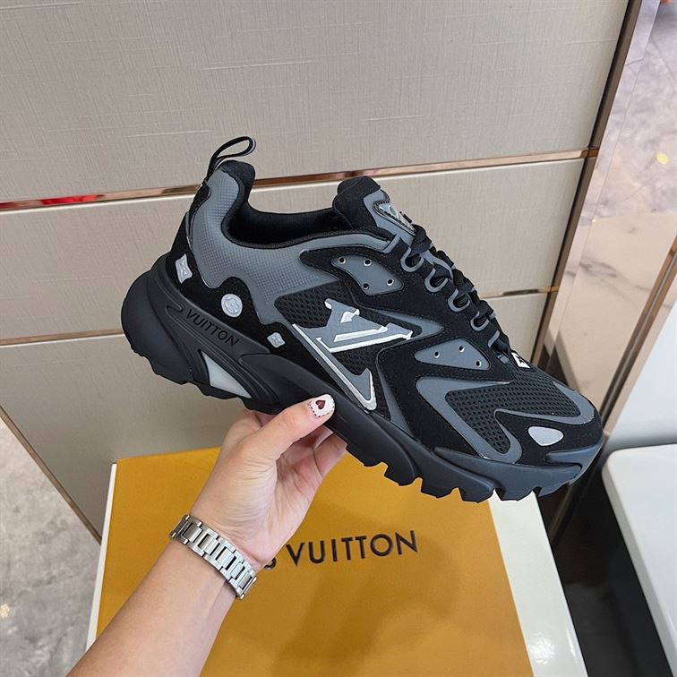 LOUIS VUITTON RUNNER TATIC SNEAKER - LVS026