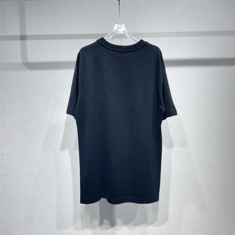 LOUIS VUITTON SIGNATURE 3D POCKET MONOGRAM T-SHIRT - LVTS048