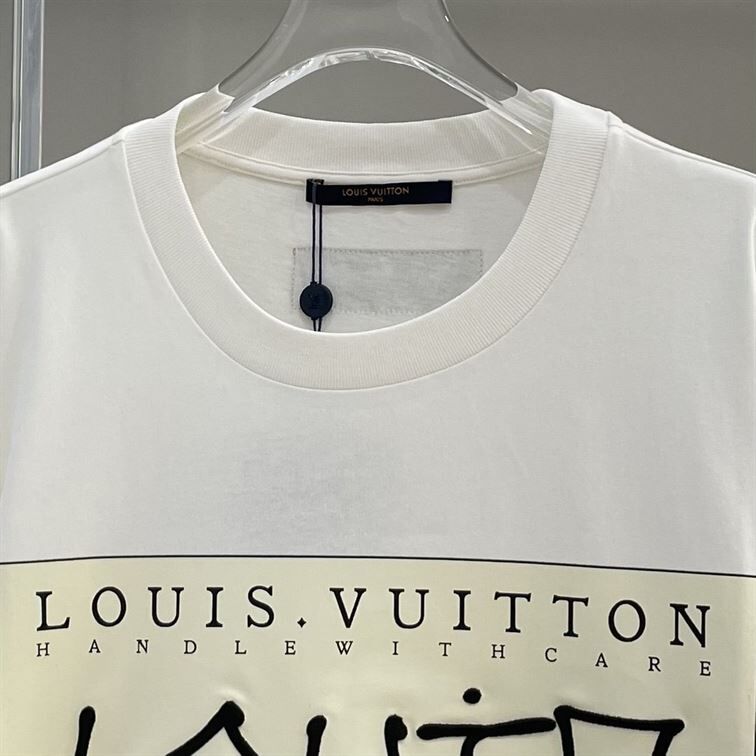 LOUIS VUITTON SIGNATURE PRINT T-SHIRT - LVTS046