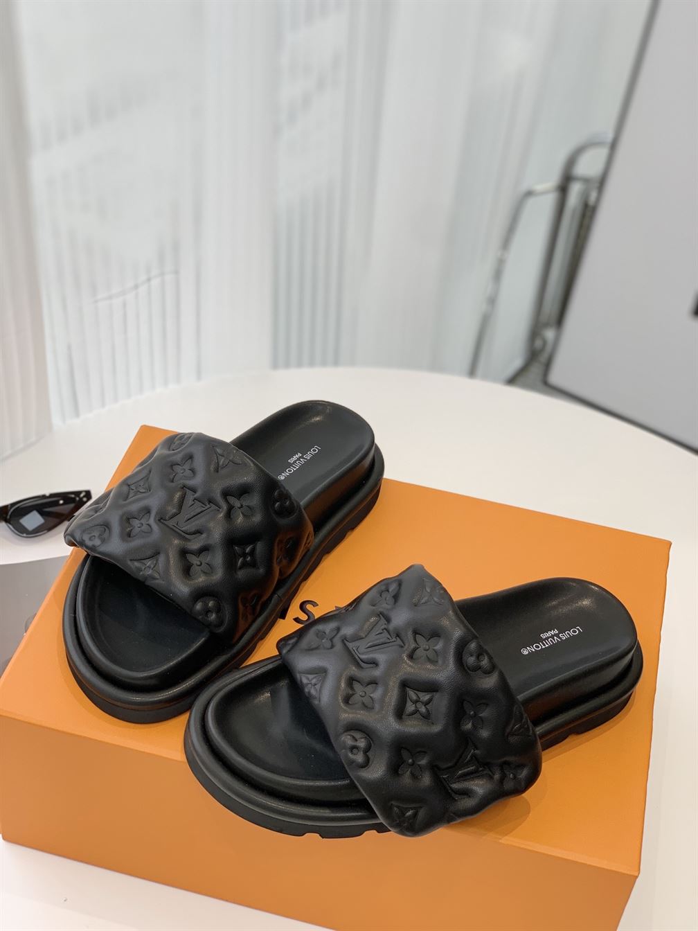 LOUIS VUITTON SLIDES - LVSD007