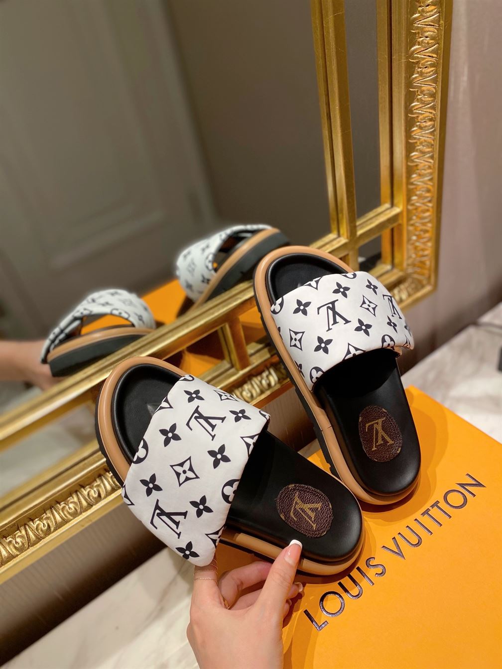 LOUIS VUITTON SLIDES - LVSD008