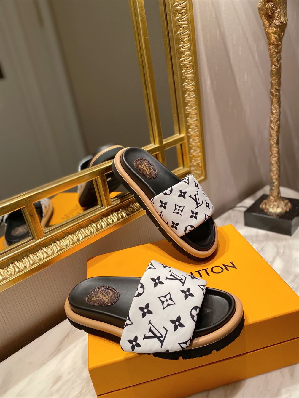 LOUIS VUITTON SLIDES - LVSD008