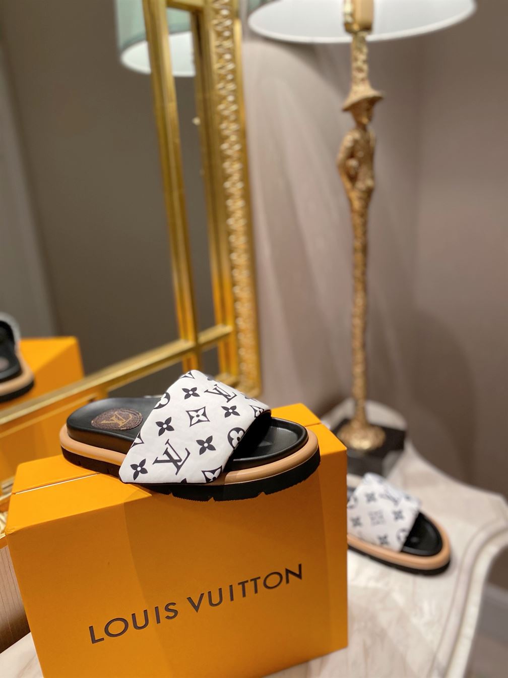 LOUIS VUITTON SLIDES - LVSD008