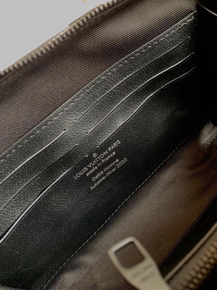 LOUIS VUITTON SOFT TRUNK WALLET MONOGRAM ECLIPSE - LVB041