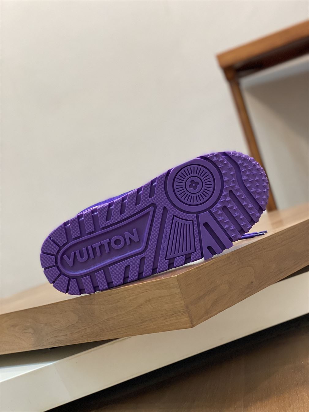 LOUIS VUITTON SS24 SNEAKER - LVS164