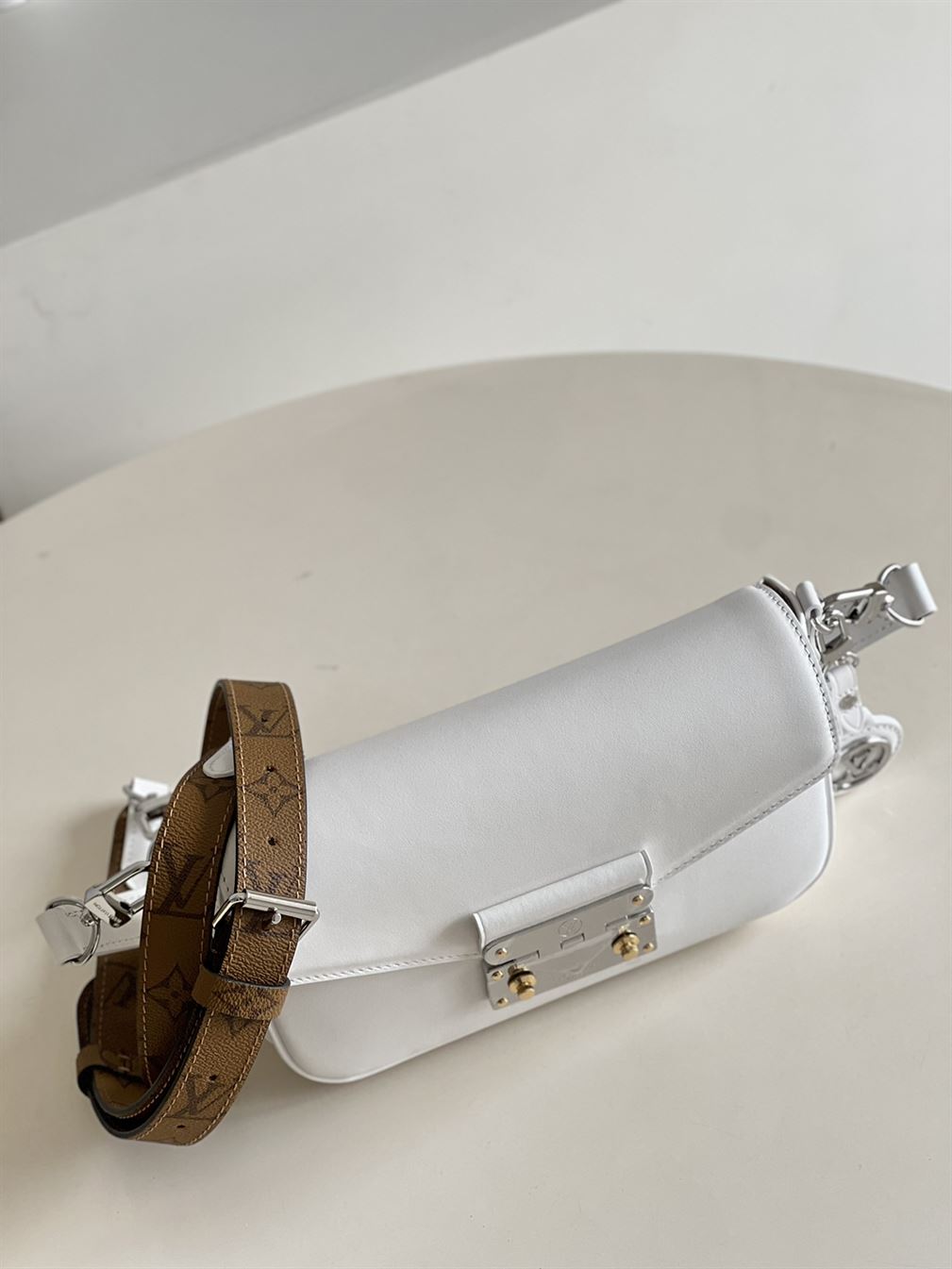 LOUIS VUITTON SWING BAG White