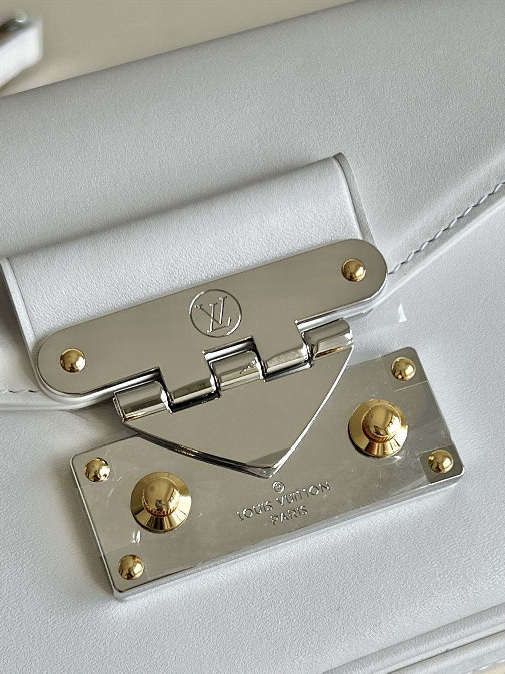 LOUIS VUITTON SWING BAG White