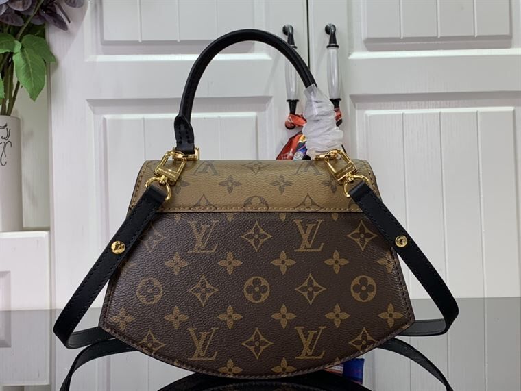 LOUIS VUITTON TILSITT MONOGRAM CANVAS