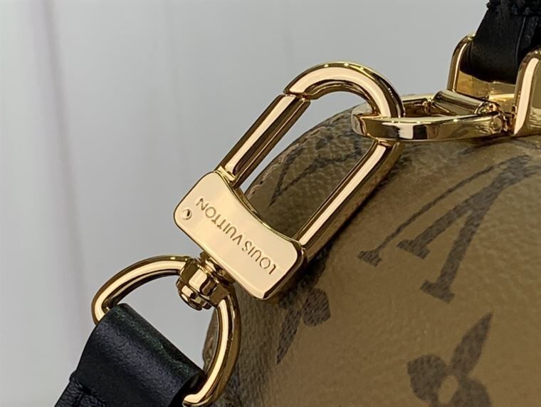 LOUIS VUITTON TILSITT MONOGRAM CANVAS